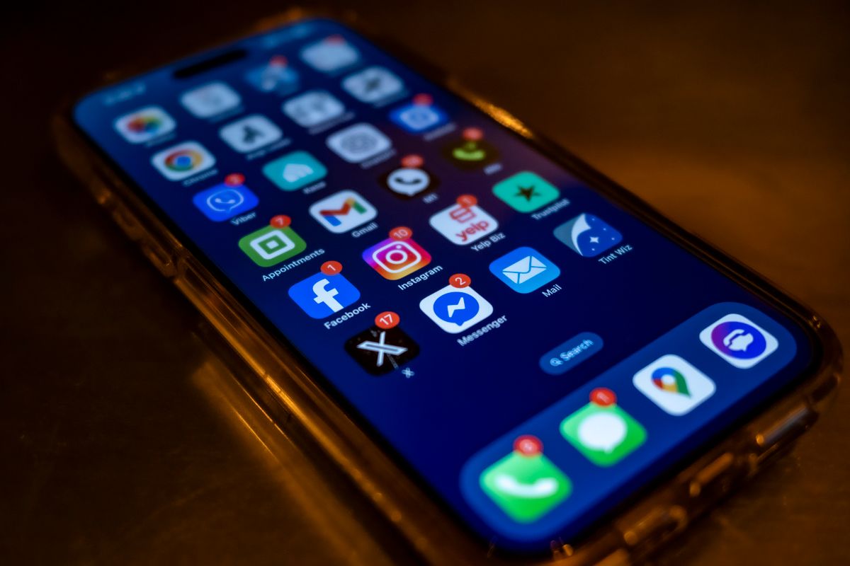 Telefon ekranındaki iletişim bildirimleri